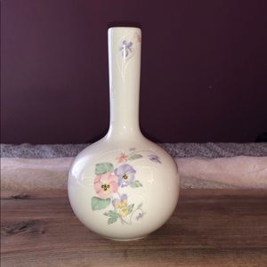 Russ Vase in ivory and flowers in front